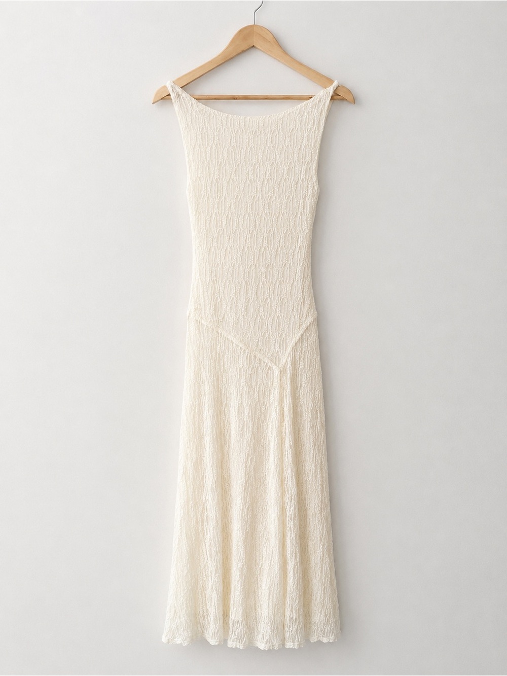 Sleeveless Cream Lace Maxi Dress with Boat Neck - Picture 4 of 6